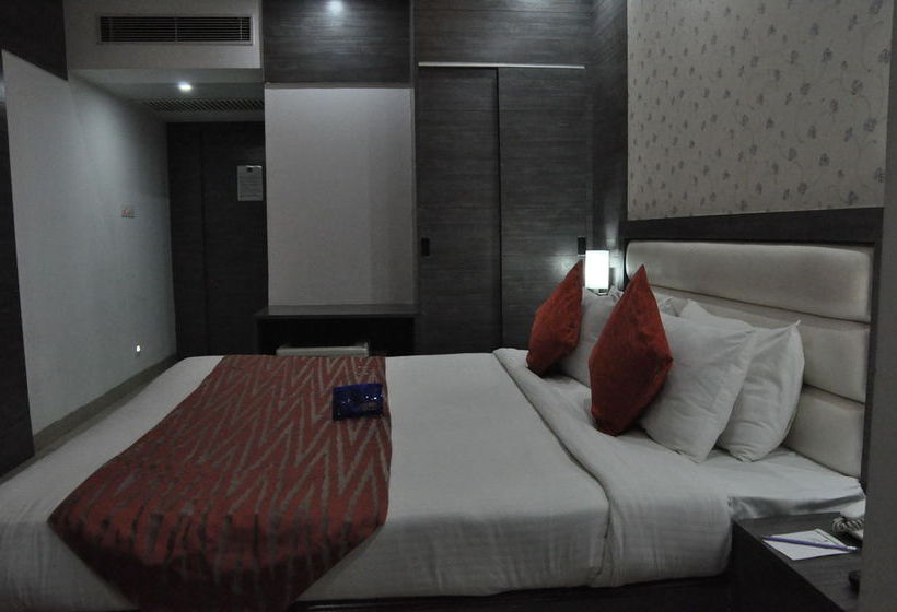 Hotel Oyo Premium Gwalior City Centre 16