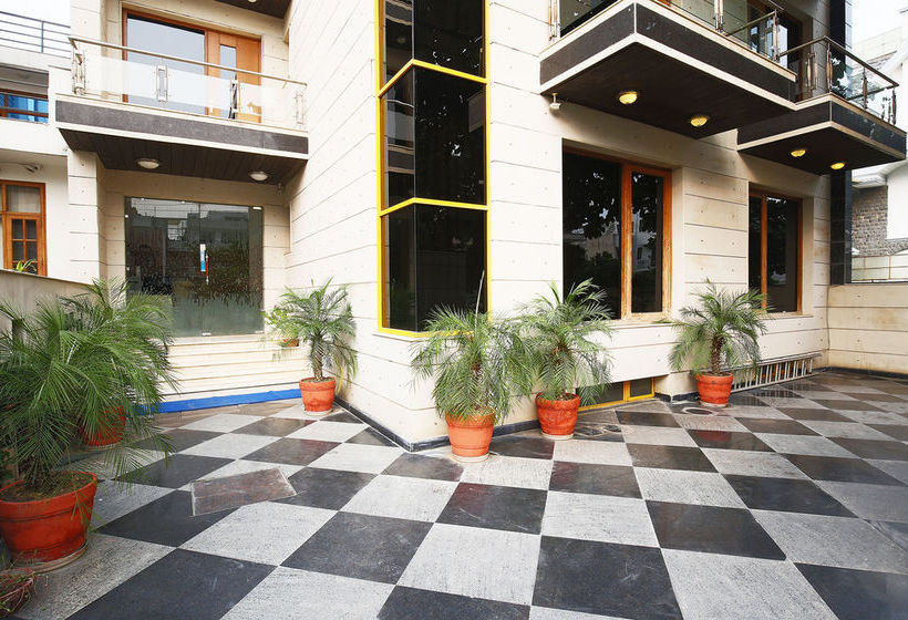 Fabhotel Phase 2 Dlf Square 11