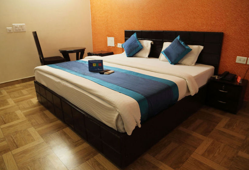 Fabhotel Cyber City 12