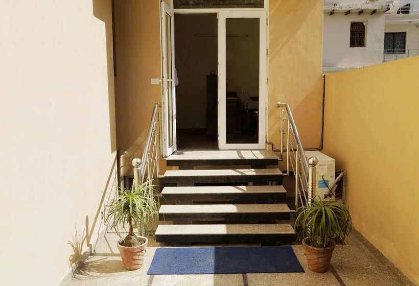 Fabhotel Cyber City 17