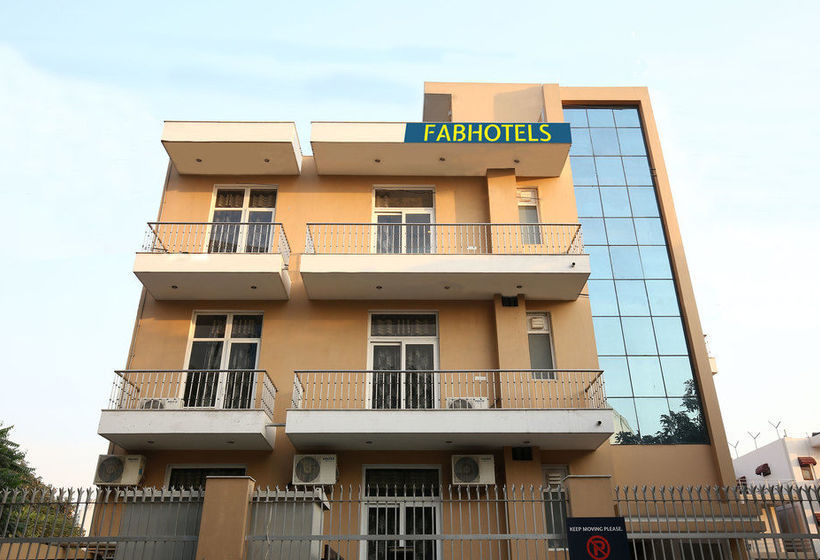 Fabhotel Cyber City 18