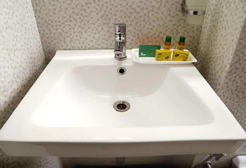 Fabhotel Cyber City 4