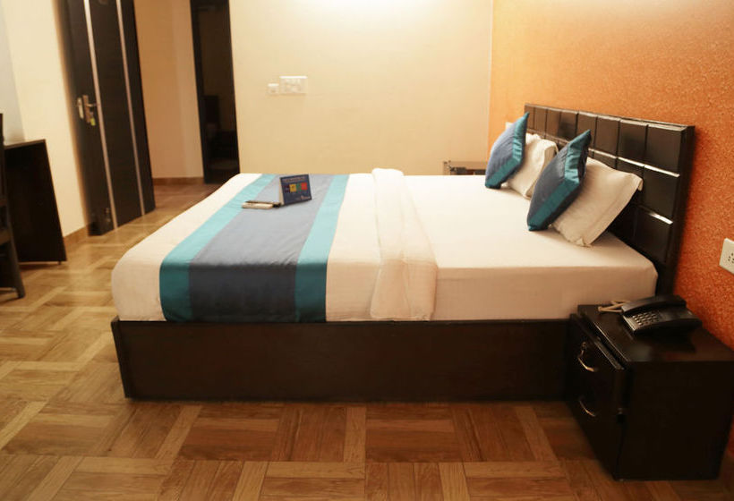 Fabhotel Cyber City 9