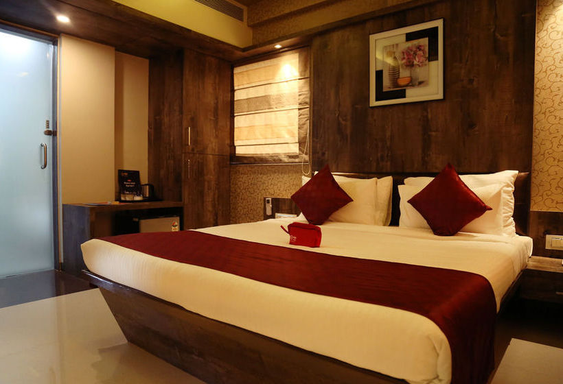 Hotel Oyo Premium Pimpri Finolex Chowk 1