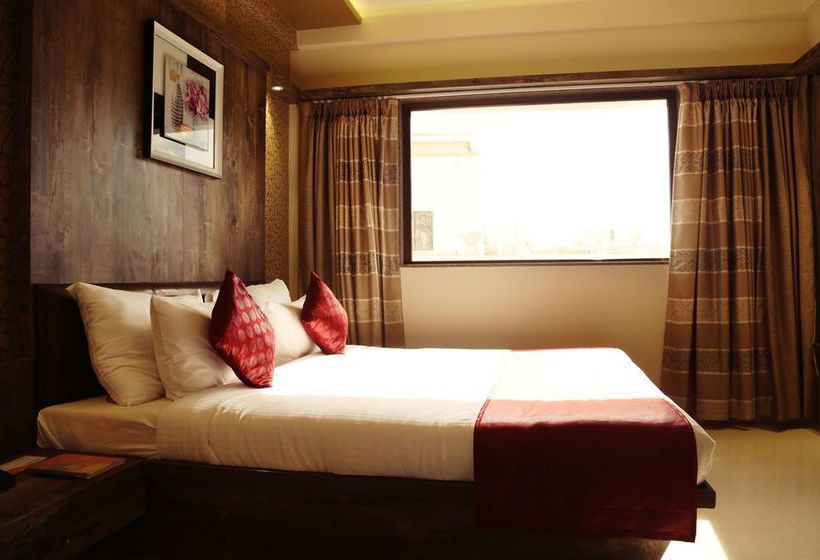 Hotel Oyo Premium Pimpri Finolex Chowk 12