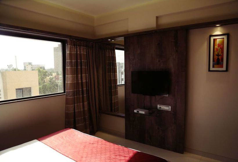 Hotel Oyo Premium Pimpri Finolex Chowk 15