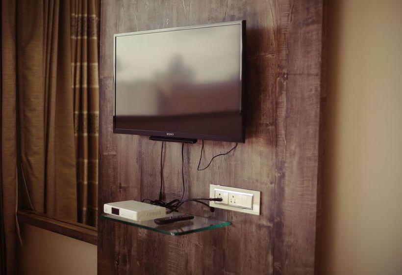 Hotel Oyo Premium Pimpri Finolex Chowk 18