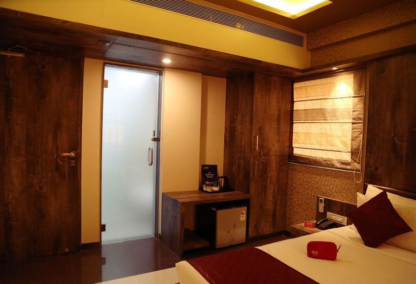 Hotel Oyo Premium Pimpri Finolex Chowk 19