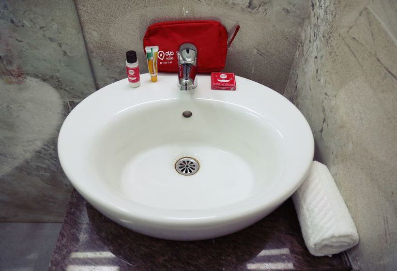 Hotel Oyo Premium Pimpri Finolex Chowk 4