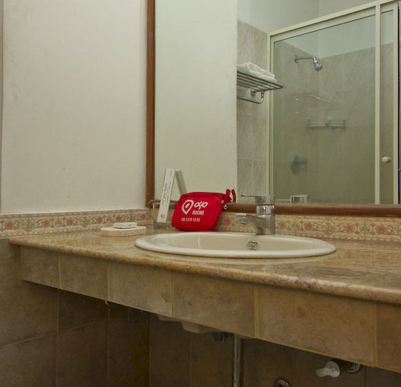 Hotel Oyo Premium Cunningham Road 16