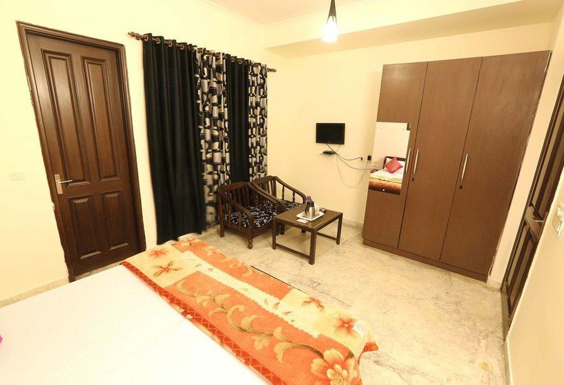 Hotel Oyo Rooms Jaipuria Mall Indirapuram 11