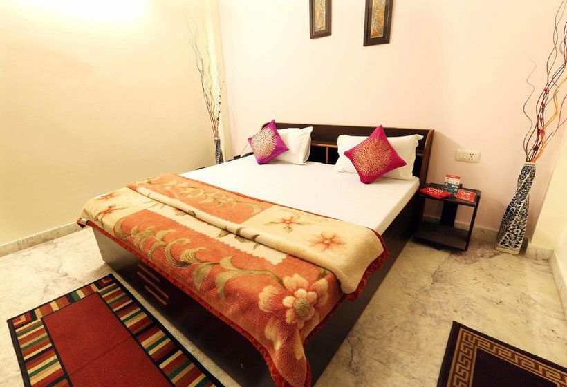 Hotel Oyo Rooms Jaipuria Mall Indirapuram 13