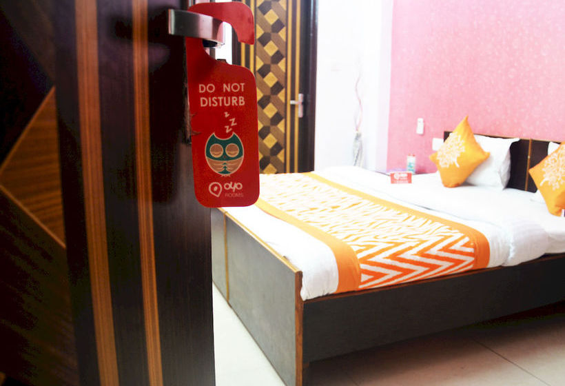 Hotel Oyo Rooms Jaipuria Mall Indirapuram 16