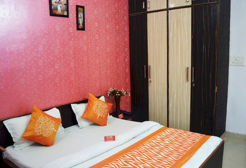 Hotel Oyo Rooms Jaipuria Mall Indirapuram 17