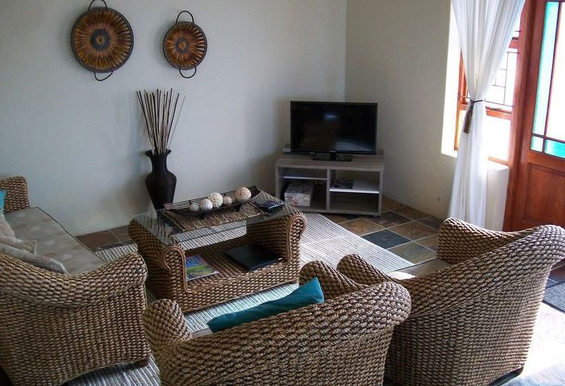 Sea Whisper Self Catering 19