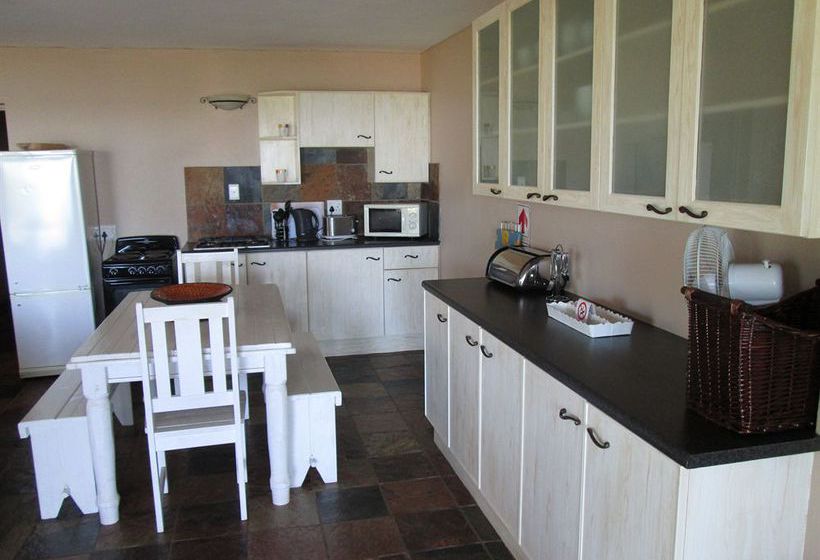 Sea Whisper Self Catering 6