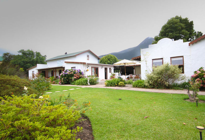 Pensión The Village Lodge