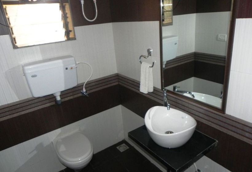 Hotel Reeva Regency 7