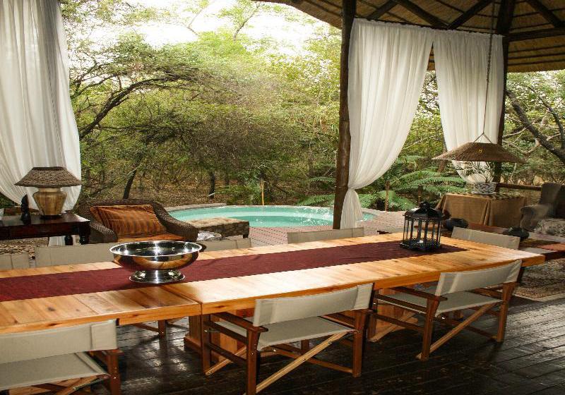 Hotel Maqueda Guest Manor 4