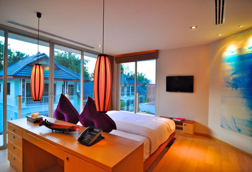 Hotel Beachfront Phuket 11