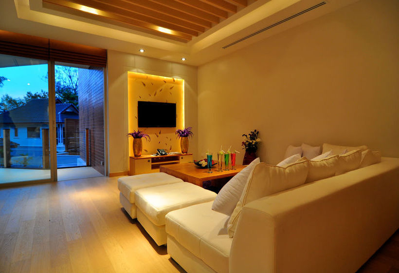 Hotel Beachfront Phuket 19