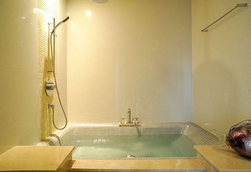 Hotel Beachfront Phuket 3