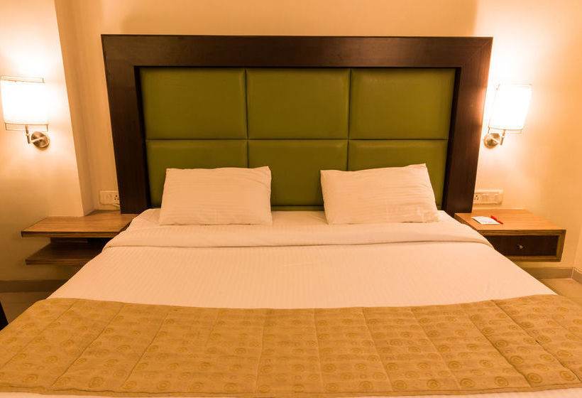 Hotel Oyo Premium Navi Mumbai Palm Beach Road 11