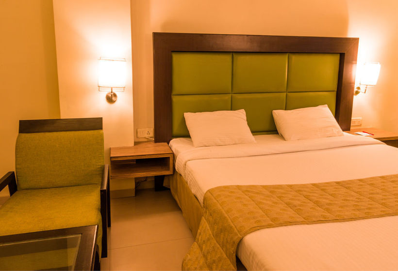 Hotel Oyo Premium Navi Mumbai Palm Beach Road 14