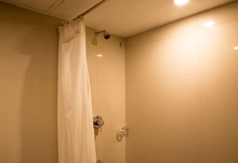 Hotel Oyo Premium Navi Mumbai Palm Beach Road 2