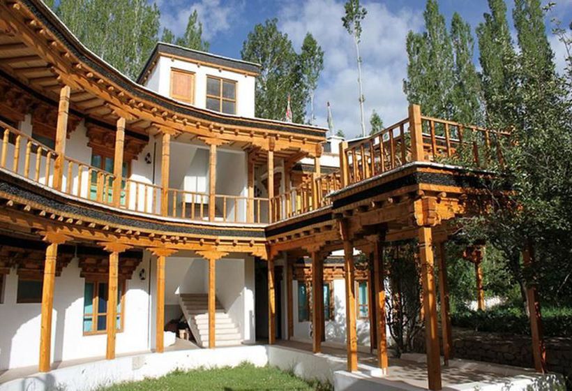 Hotel Welcomheritage Lha-ri-sa Resort 1