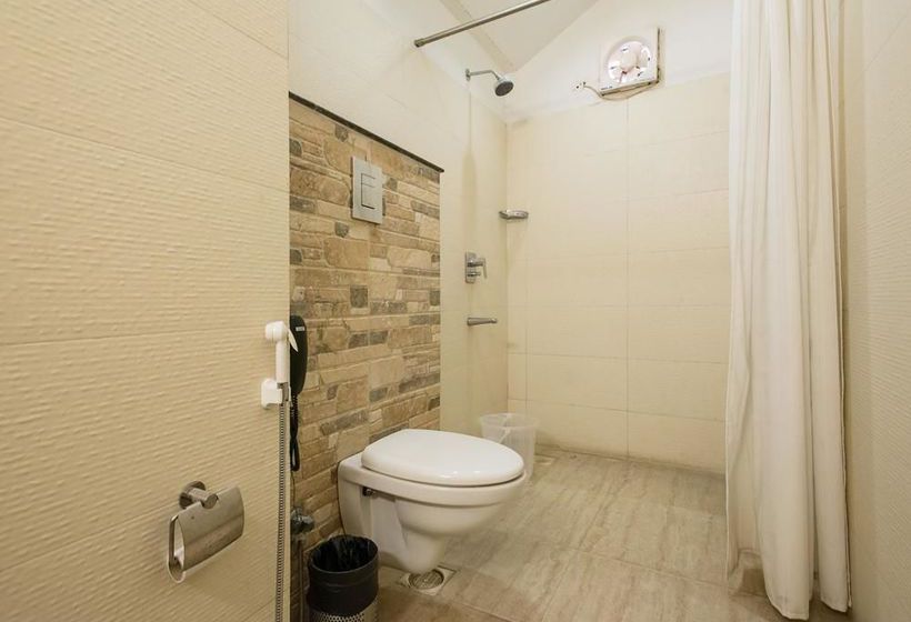 Hotel Oyo Premium World Trade Park 4