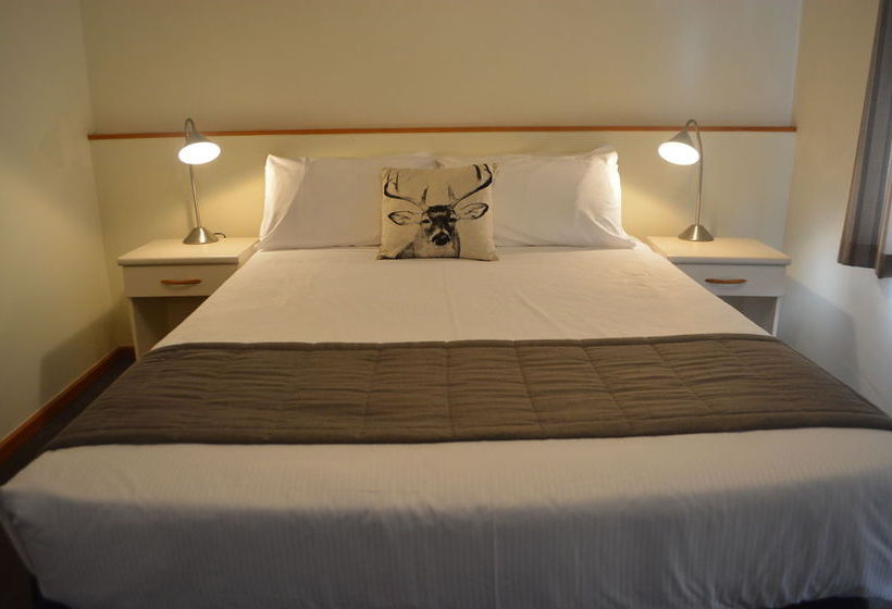 Retro Motel @ The Ambassador 1