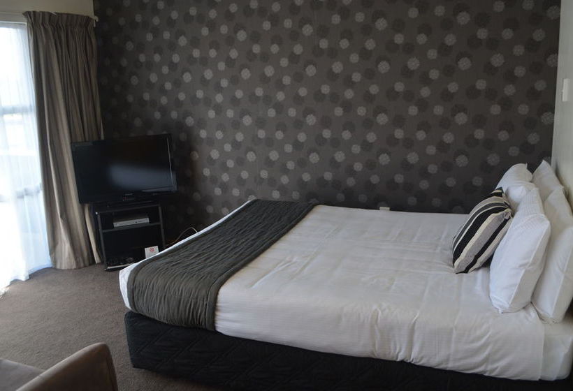 Retro Motel @ The Ambassador 10