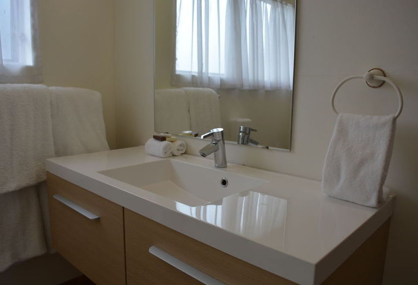 Retro Motel @ The Ambassador 19