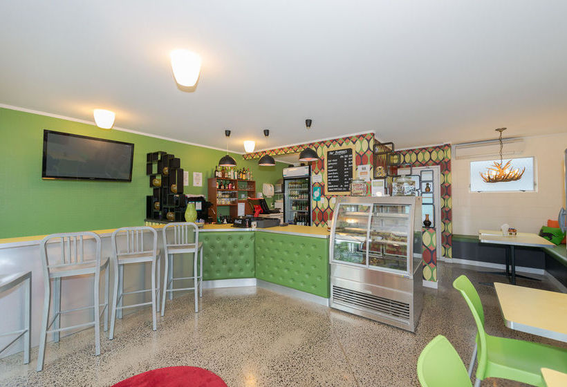 Retro Motel @ The Ambassador 20