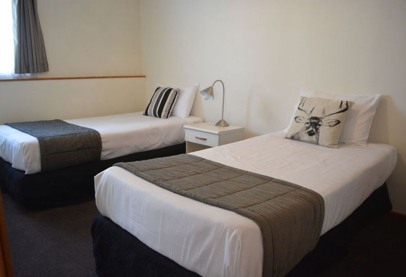 Retro Motel @ The Ambassador 4