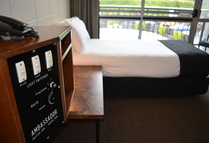 Retro Motel @ The Ambassador 5