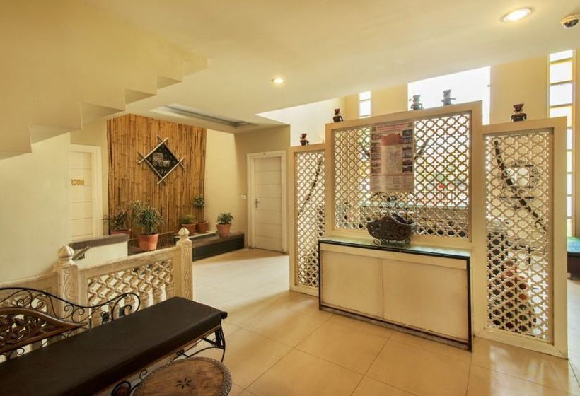 Hotel Oyo Rooms Aatish Market 12