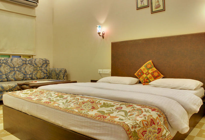 Hotel Oyo Rooms Aatish Market 16