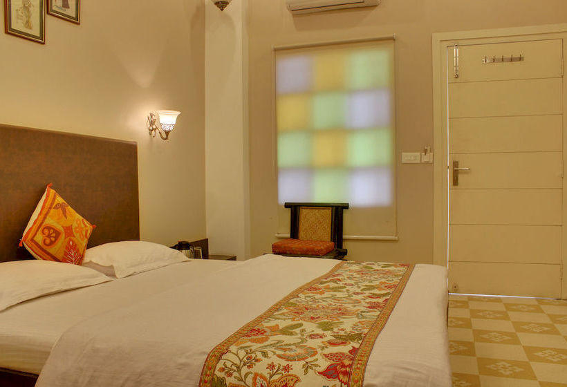 Hotel Oyo Rooms Aatish Market 17