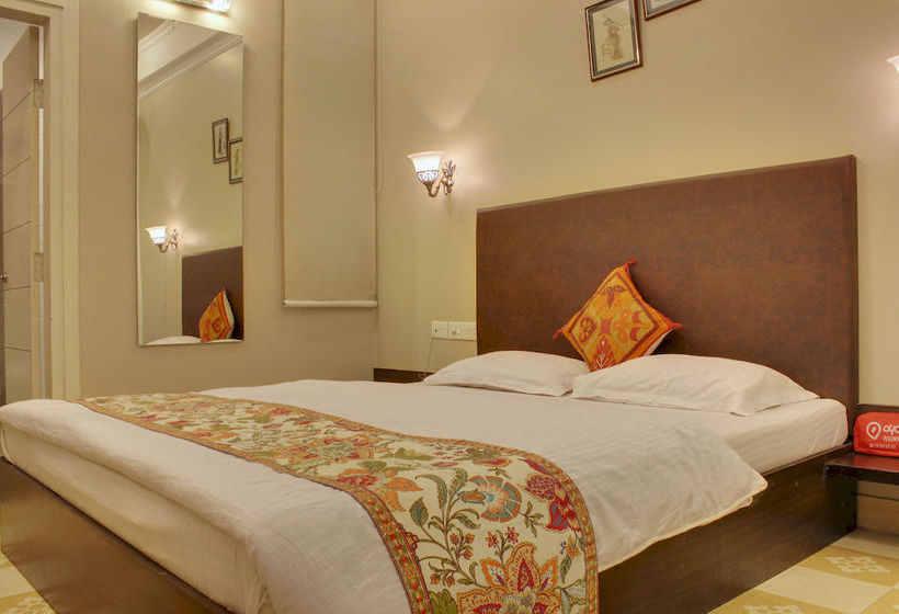 Hotel Oyo Rooms Aatish Market 18