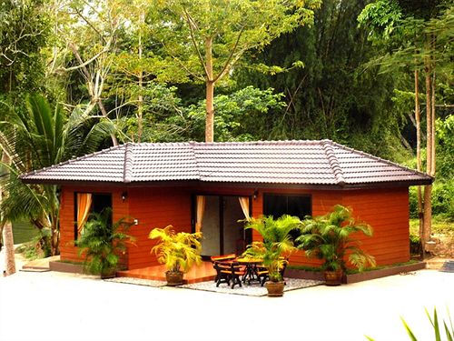 Pechmaneekan Beach Resort 10