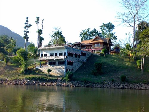 Pechmaneekan Beach Resort 17