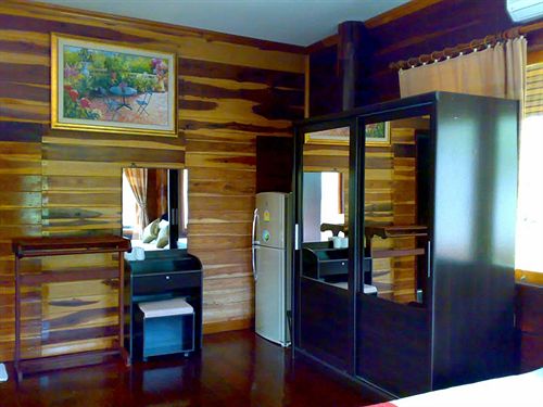 Pechmaneekan Beach Resort 19