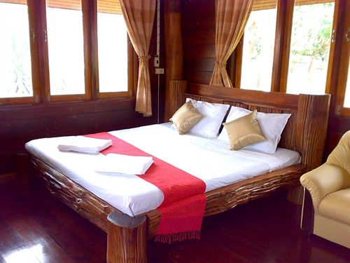 Pechmaneekan Beach Resort 6