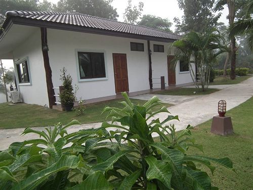 Pechmaneekan Beach Resort 9