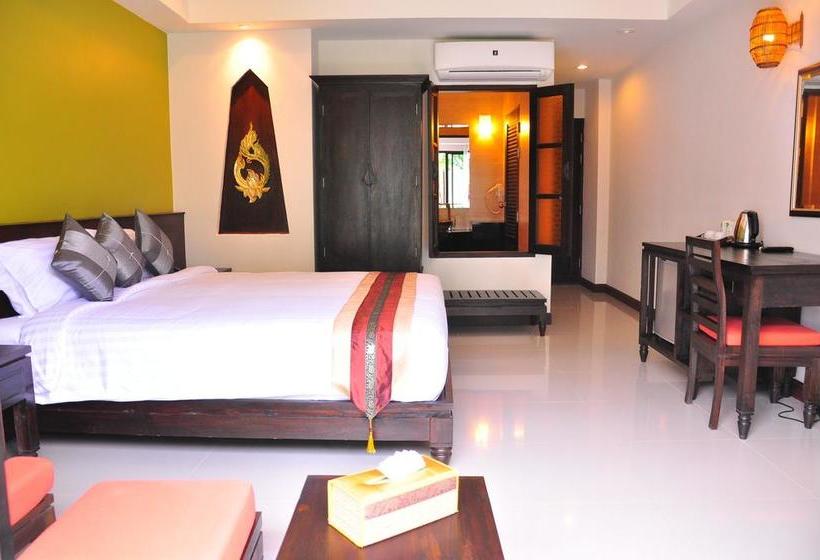 Hotel Navatara Phuket Resort 10