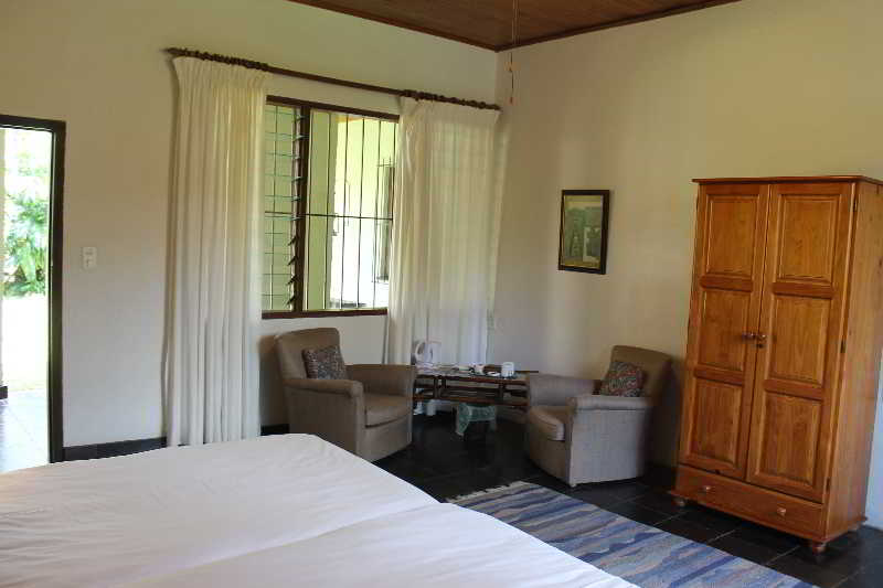 Hotel Laughing Waters Guest House 12