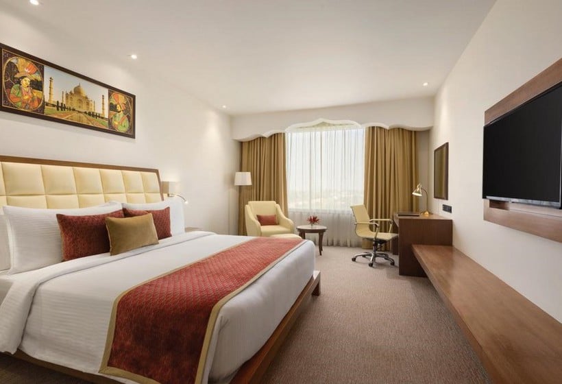Hotel Ramada Plaza Agra 9