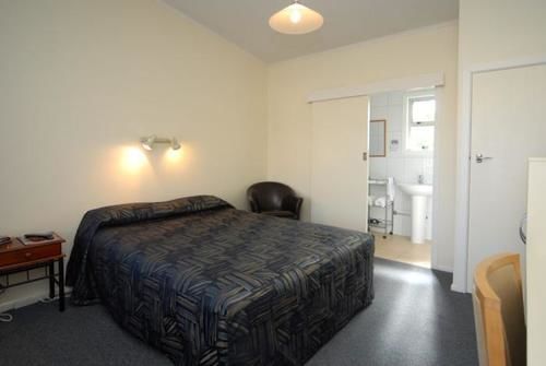 Frimley Lodge Motel 12